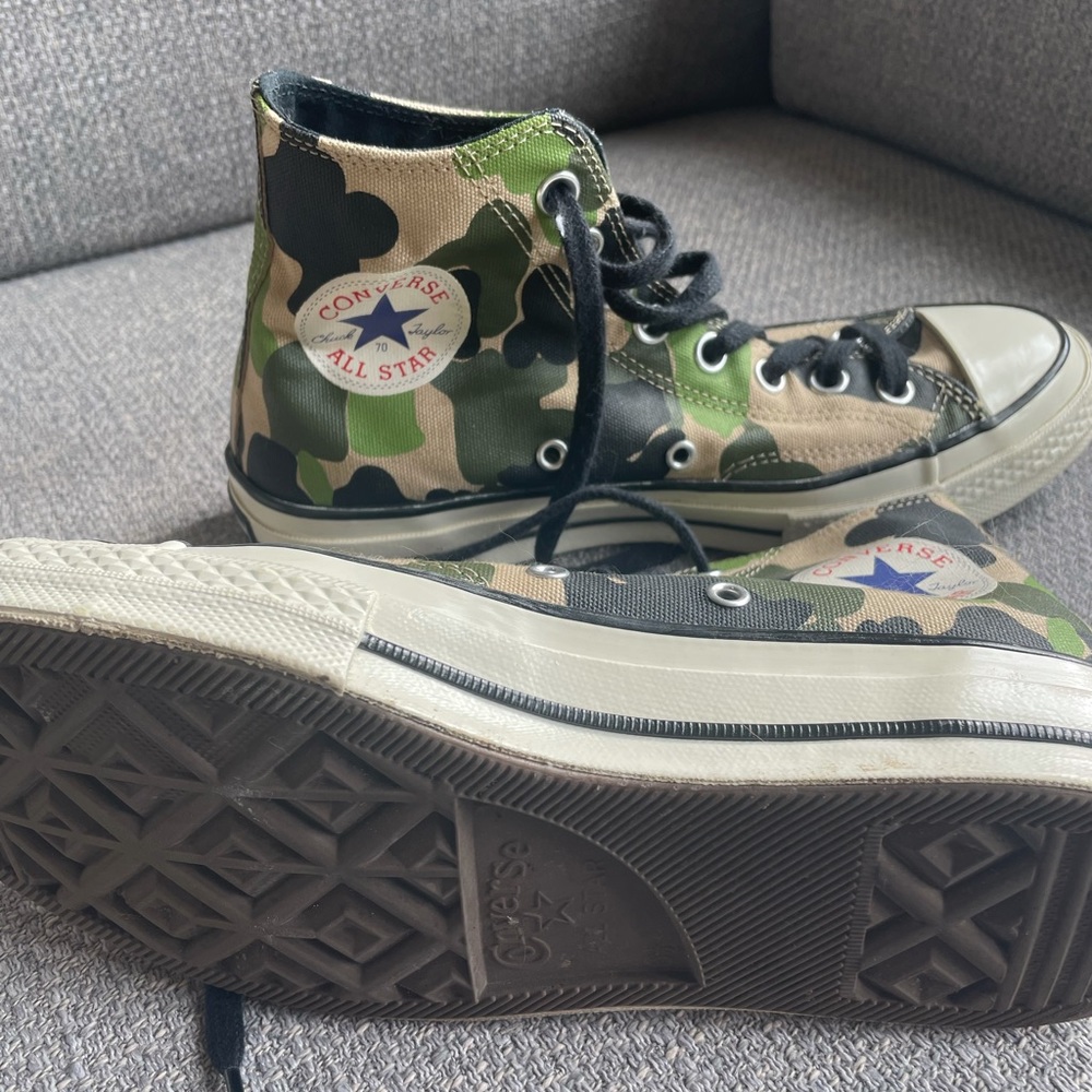 EUC Camo print converse high tops size 8.5